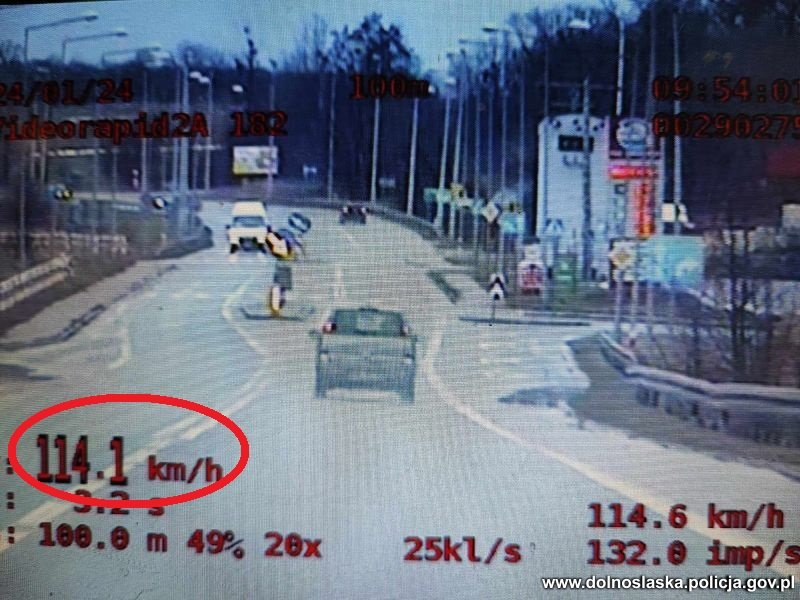 Ograniczenie do 50, a on pędzi 114 km/h. Mandat? 2000 złotych