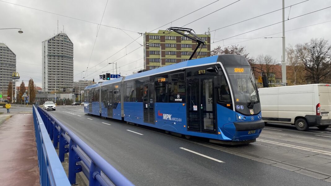 Wrocław: Mniej autobusów i tramwajów na majówkę