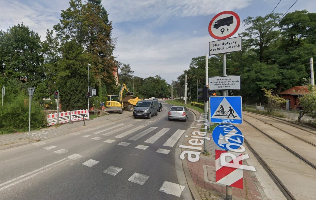 al. Różyckiego we Wrocławiu / fot. Google Street View al. Różyckiego we Wrocławiu / fot. Google Street View