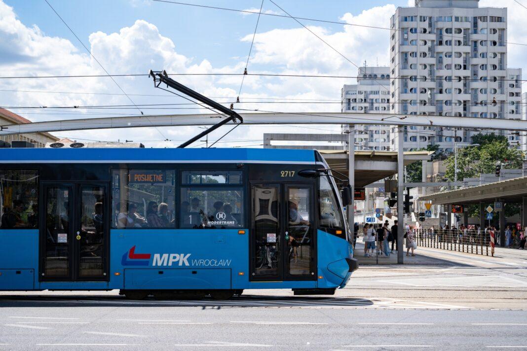 Aż 2700 kursów MPK odwołano, bo nie miał kto prowadzić autobusu i tramwaju!